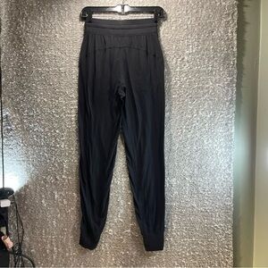 Lululemon Ready To Rulu Black Joggers Pants Women’s Size 2 Pockets 28 Inseam